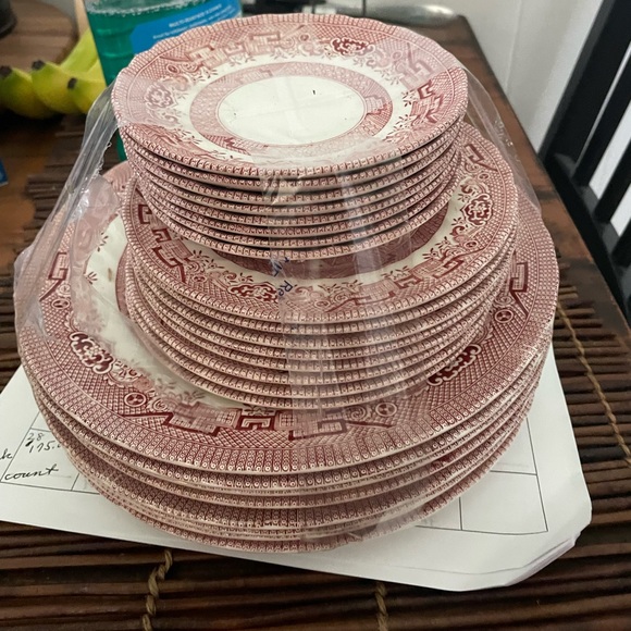 40 piece Wessex collection red willow made in England - Picture 2 of 6